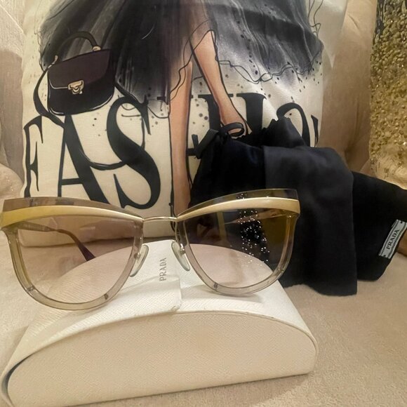 Prada Sunglasses - Picture 5 of 13